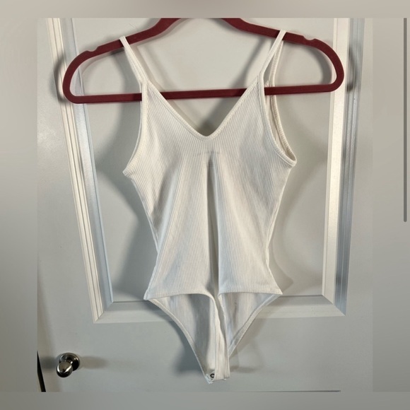 AE White Ribbed V-Neck Bodysuit - Picture 6 of 11
